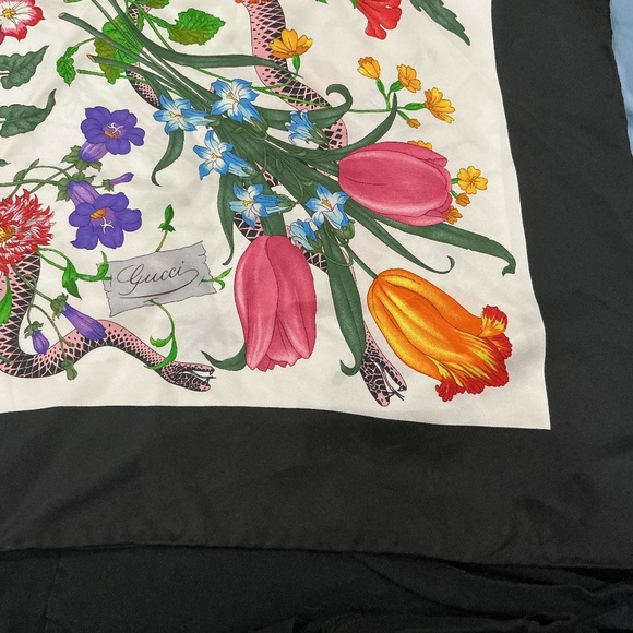 Gucci Printed Flora silk twill carré- scarf - Picture 4 of 4